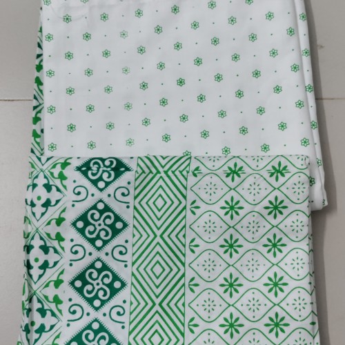 White &amp;amp;amp; Emerald Green Bedcover with Pillow Covers