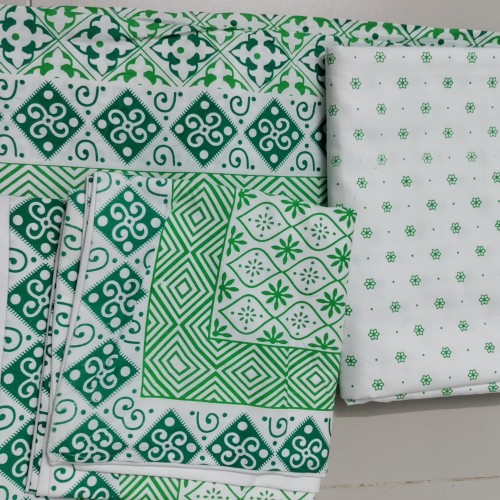 White &amp;amp;amp; Emerald Green Bedcover with Pillow Covers